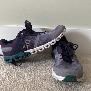 ON Cloudlfow Womens Sneakers - Violet & Tide